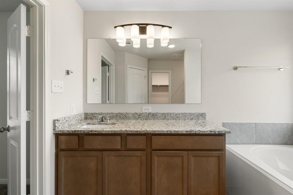 1059 Bending Trail Drive, Tomball, Texas image 15