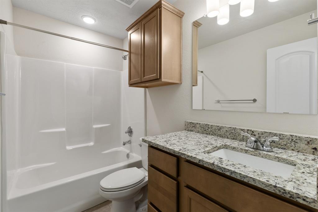 1059 Bending Trail Drive, Tomball, Texas image 18