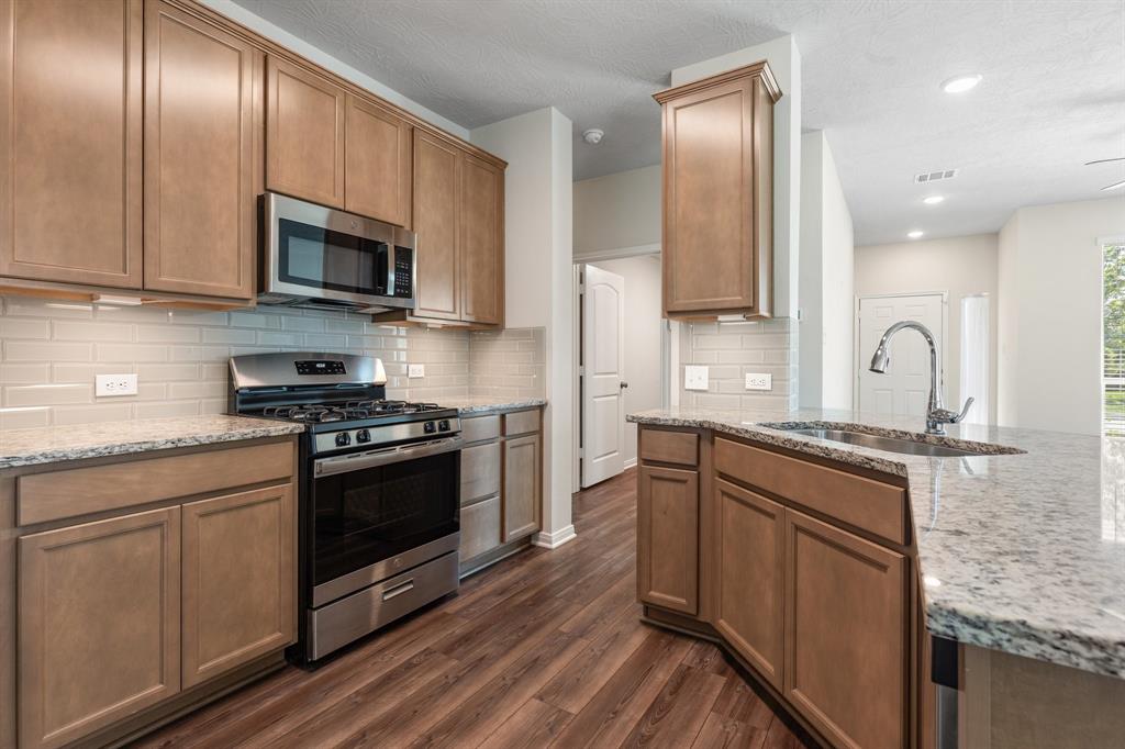 1059 Bending Trail Drive, Tomball, Texas image 6