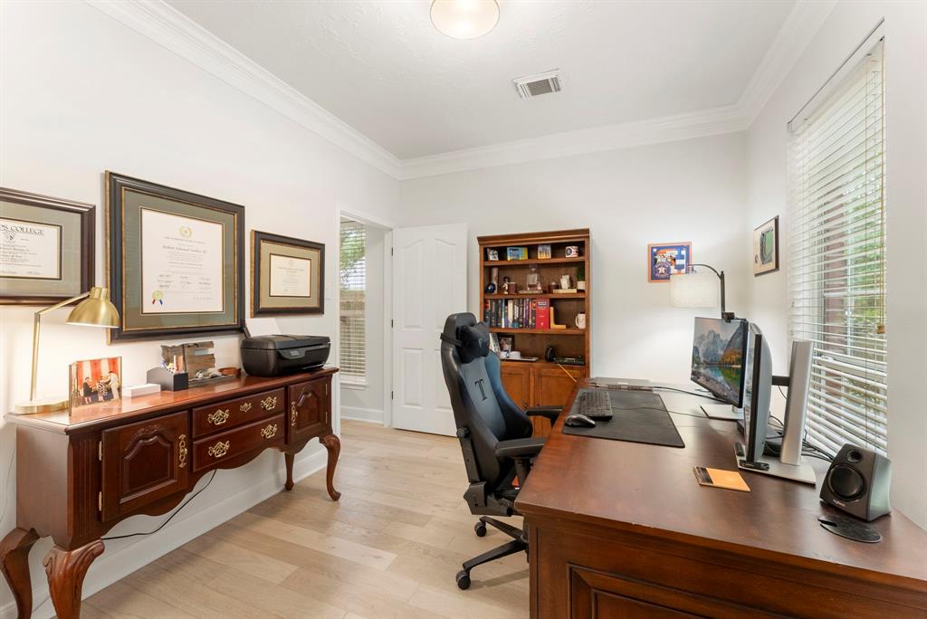 6 Cranberry Bend, The Woodlands, Texas image 16