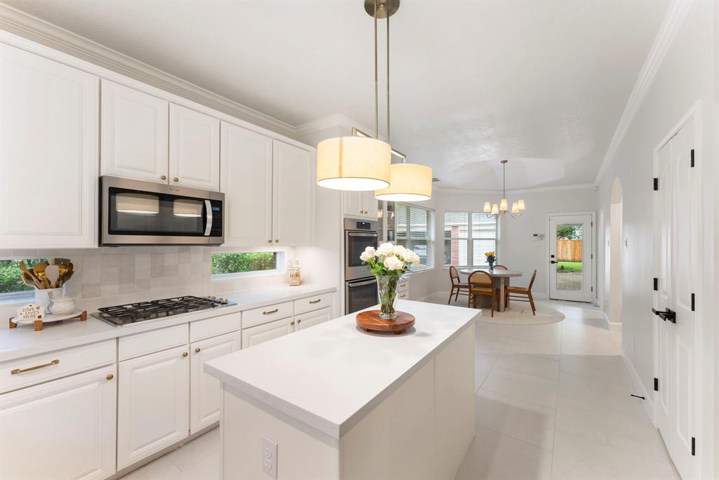 6 Cranberry Bend, The Woodlands, Texas image 19