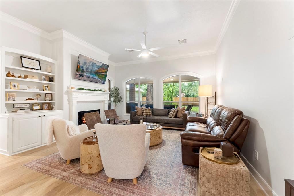 6 Cranberry Bend, The Woodlands, Texas image 8
