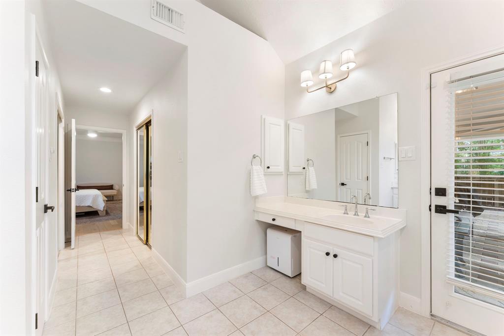 6 Cranberry Bend, The Woodlands, Texas image 29