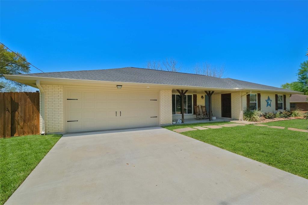 2008 Kirk Drive, Brenham, Texas image 1