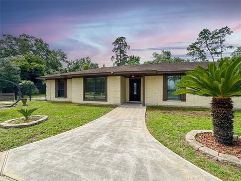 Photo of 1011 Chateau Woods Parkway Drive, Conroe, TX 77385 (MLS # 31053273) Photo of 1011 Chateau Woods Parkway Drive, Conroe, TX 77385 (MLS # 31053273)