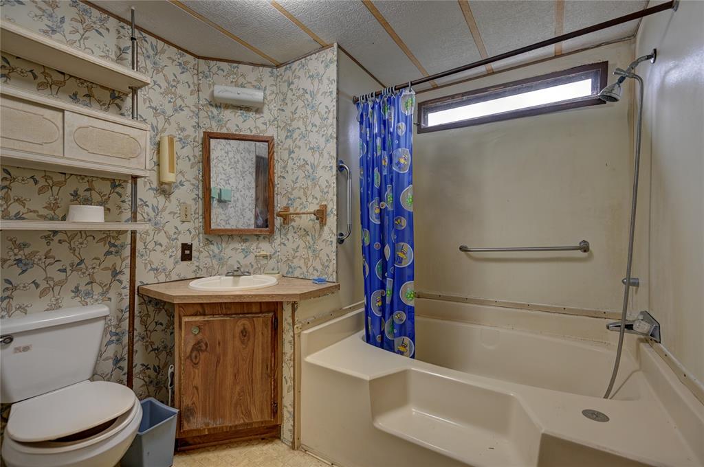 526 Harrisburg Road, Brenham, Texas image 11