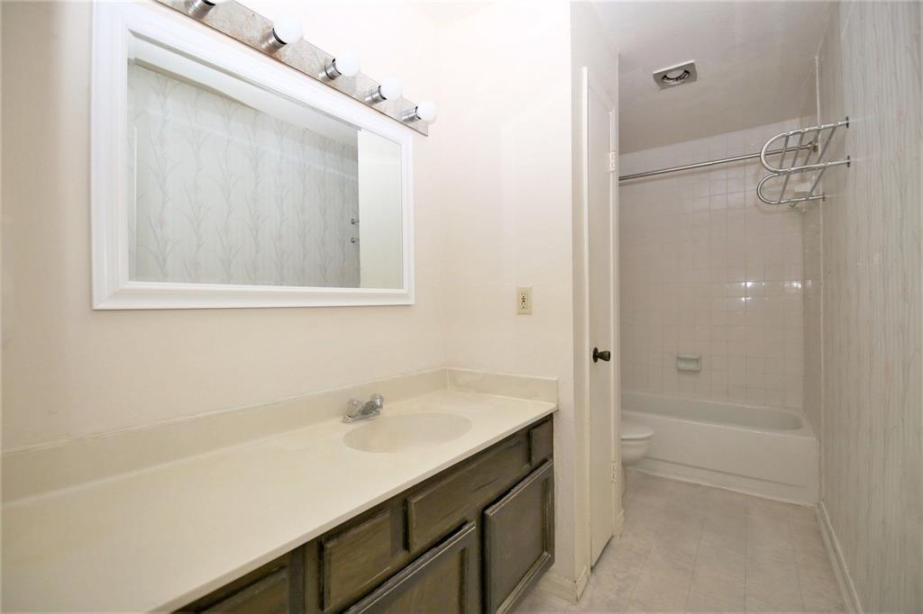 2001 Bering #1K, Houston, Texas image 11