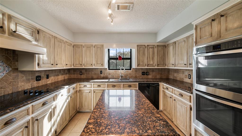 3075 Tam Oshanter Lane, Missouri City, Texas image 13