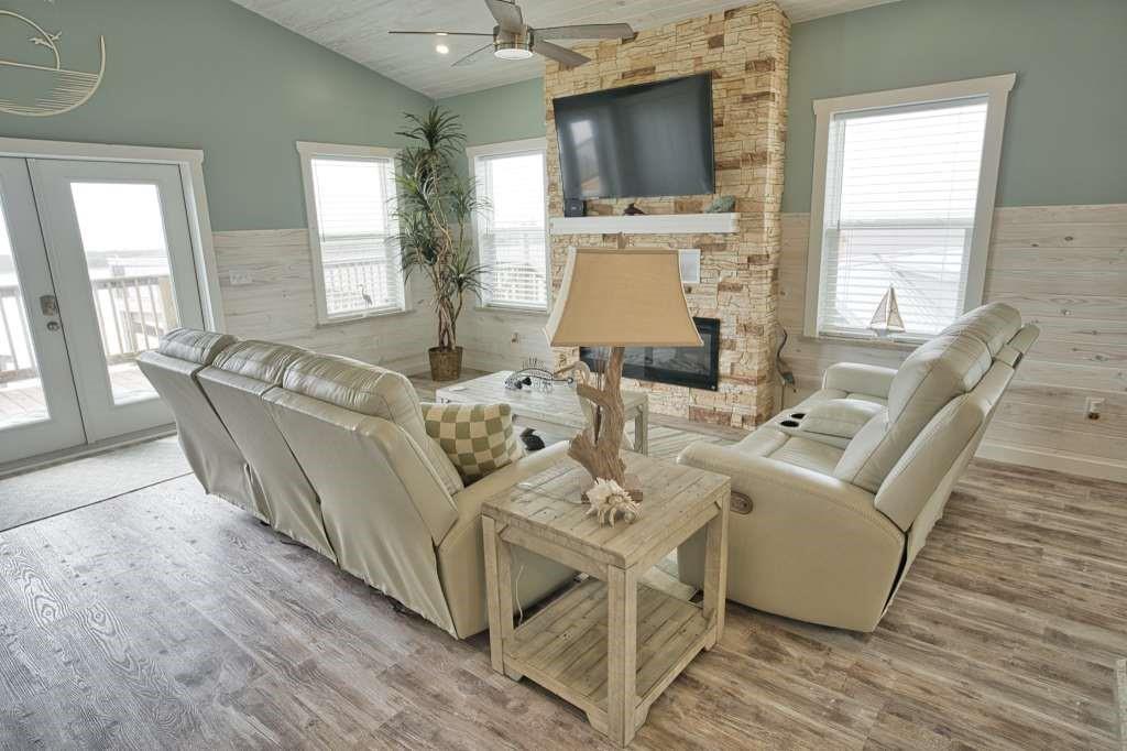 517 Private Road 675, Sargent, Texas image 8