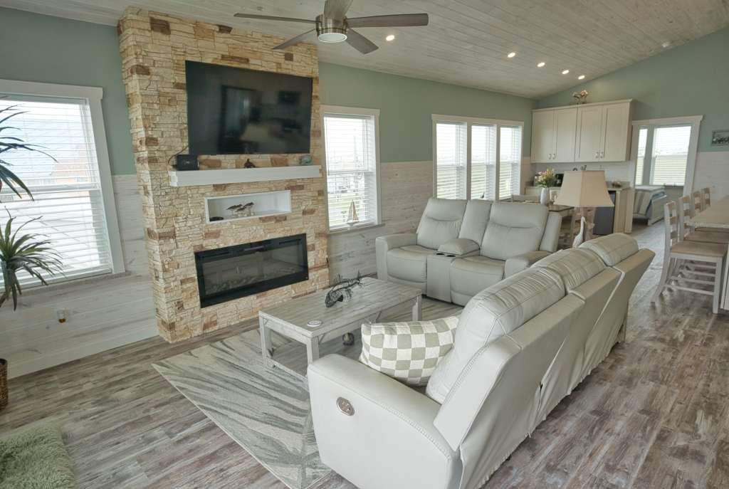 517 Private Road 675, Sargent, Texas image 7