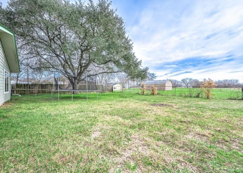 701 Alamo Street, El Campo, Texas image 3