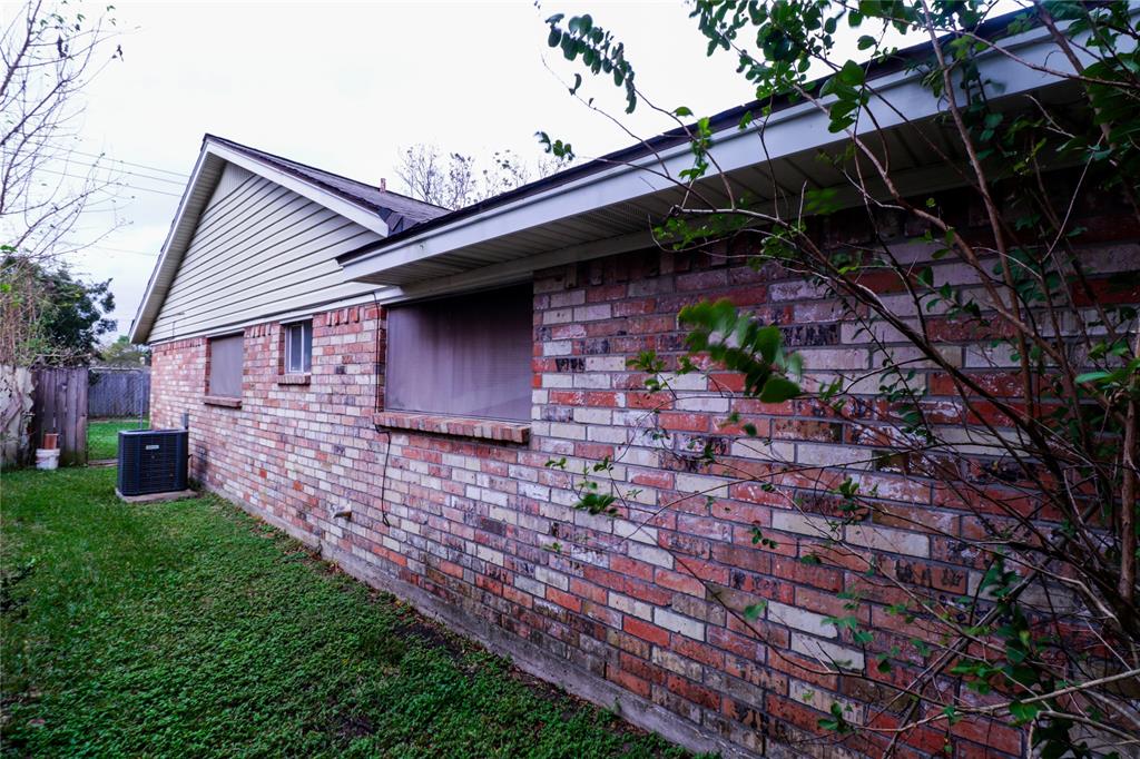 501 Valley Brook Drive, La Porte, Texas image 3