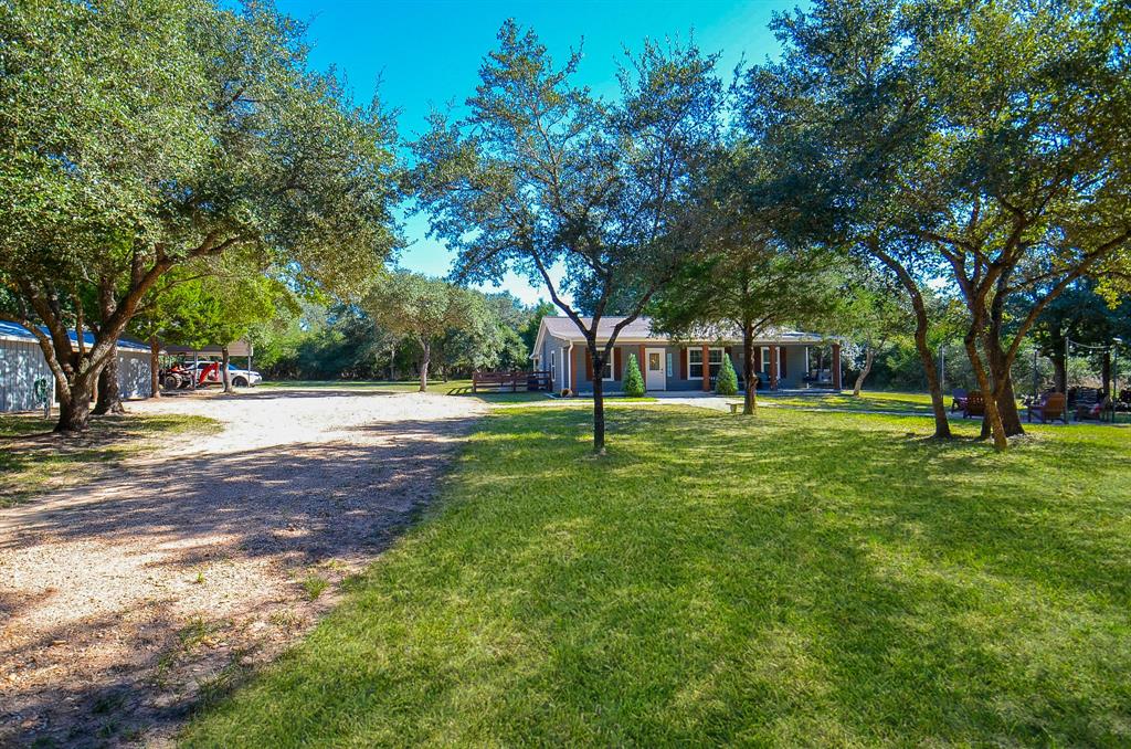 302 Crooked Creek Drive, Sheridan, Texas image 12