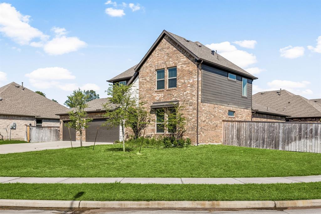 31214 Gullwing Manor Dr