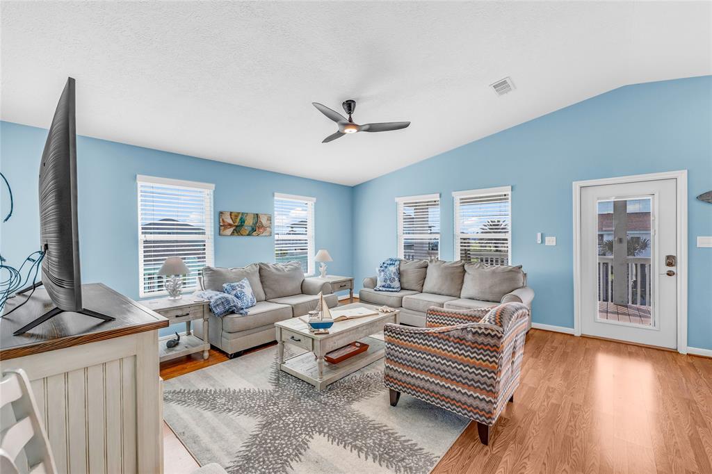 930 Eastview, Crystal Beach, Texas image 3