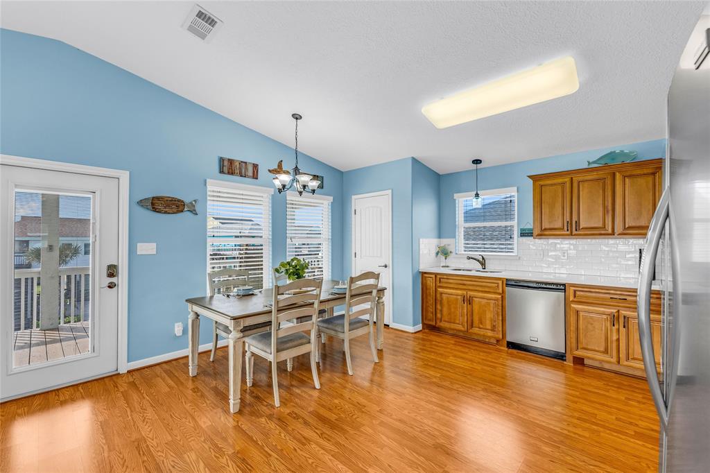 930 Eastview, Crystal Beach, Texas image 7
