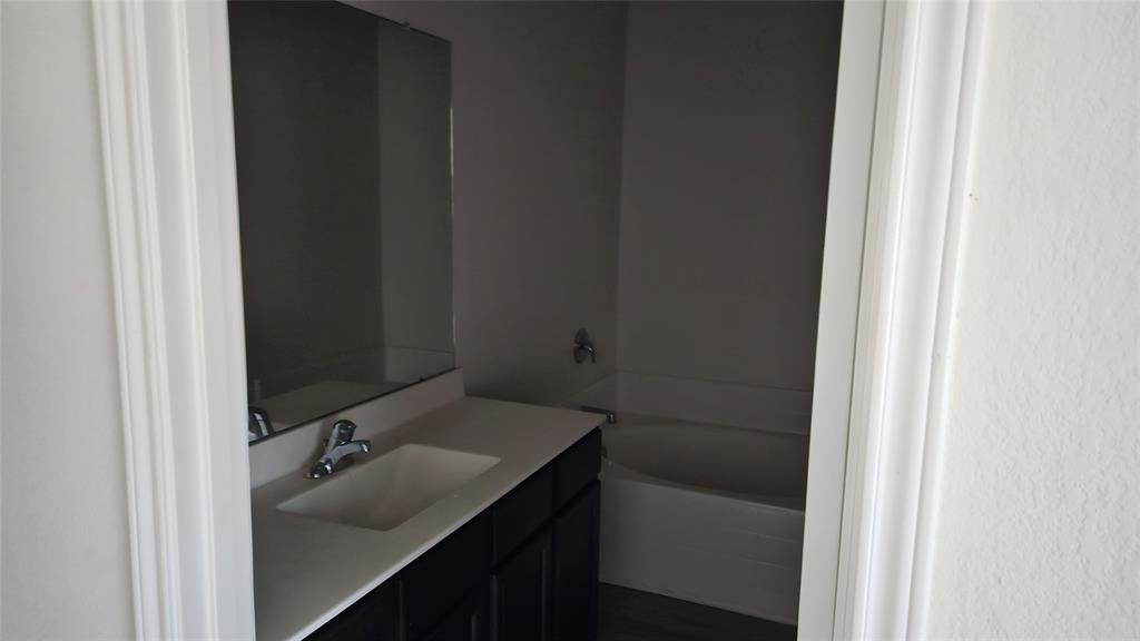 10623 Lost Maples Drive, Cleveland, Texas image 4