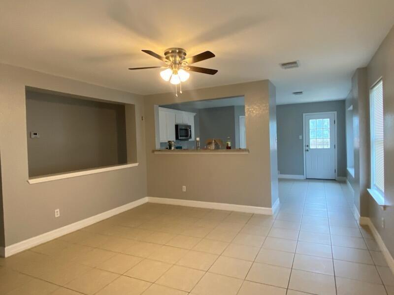 22843 Twisting Pine Drive, Spring, Texas image 3