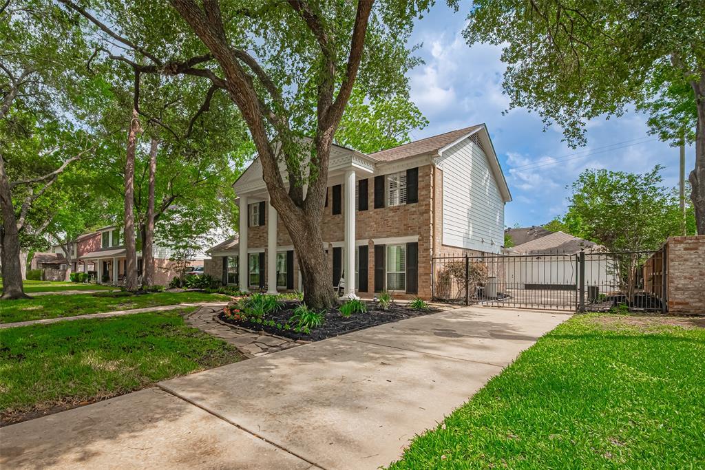 14711 Carolcrest Drive, Houston, Texas image 2