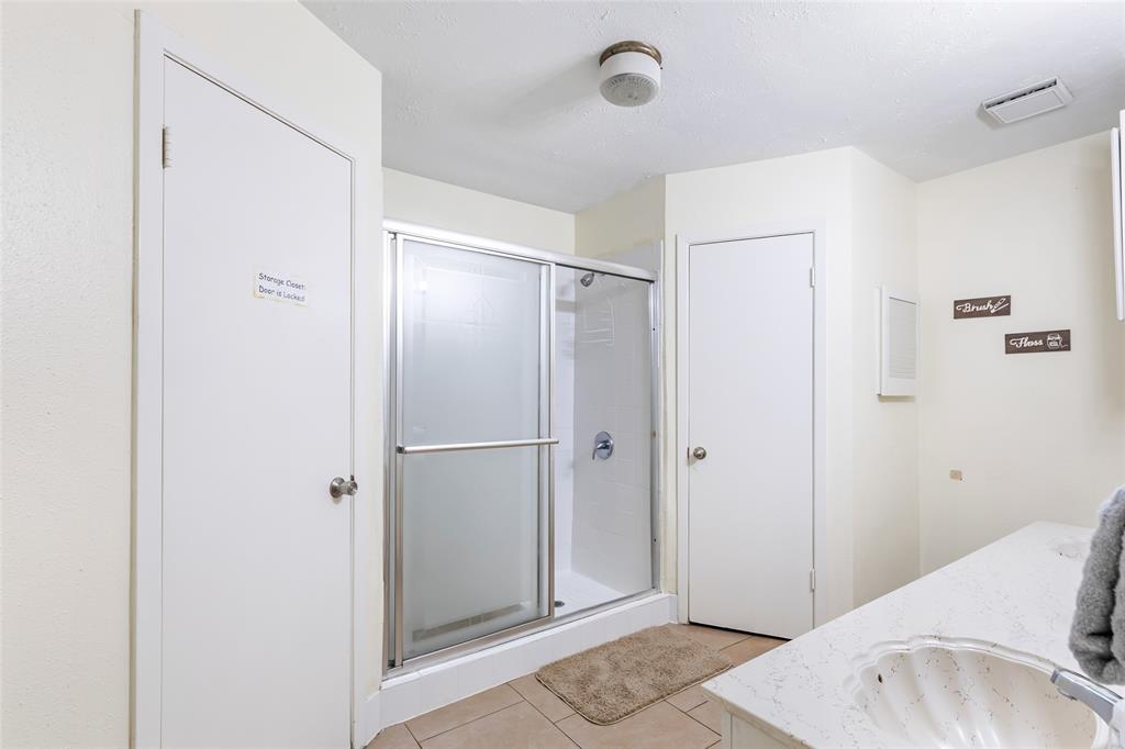 3103 Tree House Circle, Spring, Texas image 13