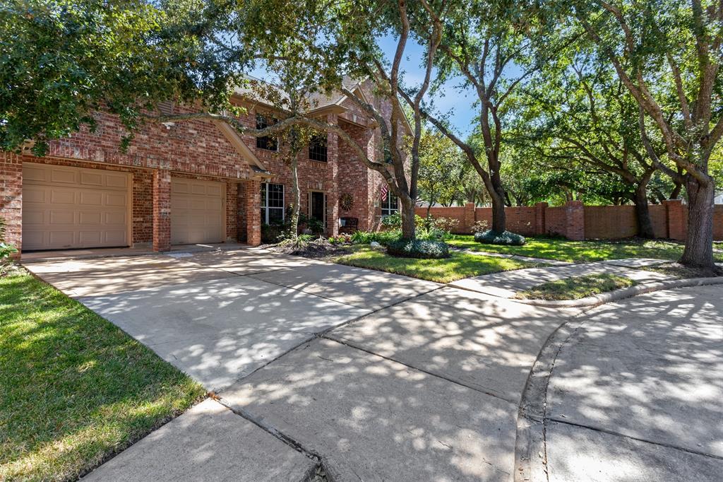 1111 Burchton Drive, Sugar Land, Texas image 2