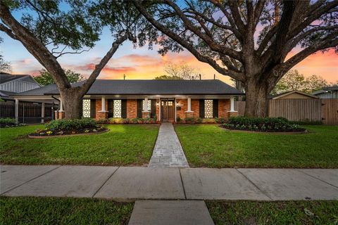 Single Family Residence in Houston TX 9219 Riddlewood Lane.jpg