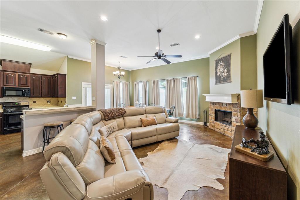 199 W Chatham Street, Bellville, Texas image 7