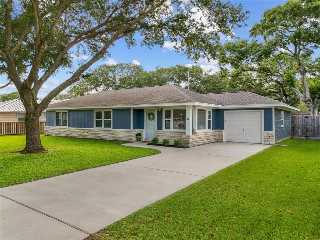 110 Marshall Street, League City, Texas image 1
