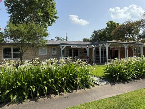 Photo of 427 22nd Avenue N, Texas City, TX 77590 (MLS # 2820112)