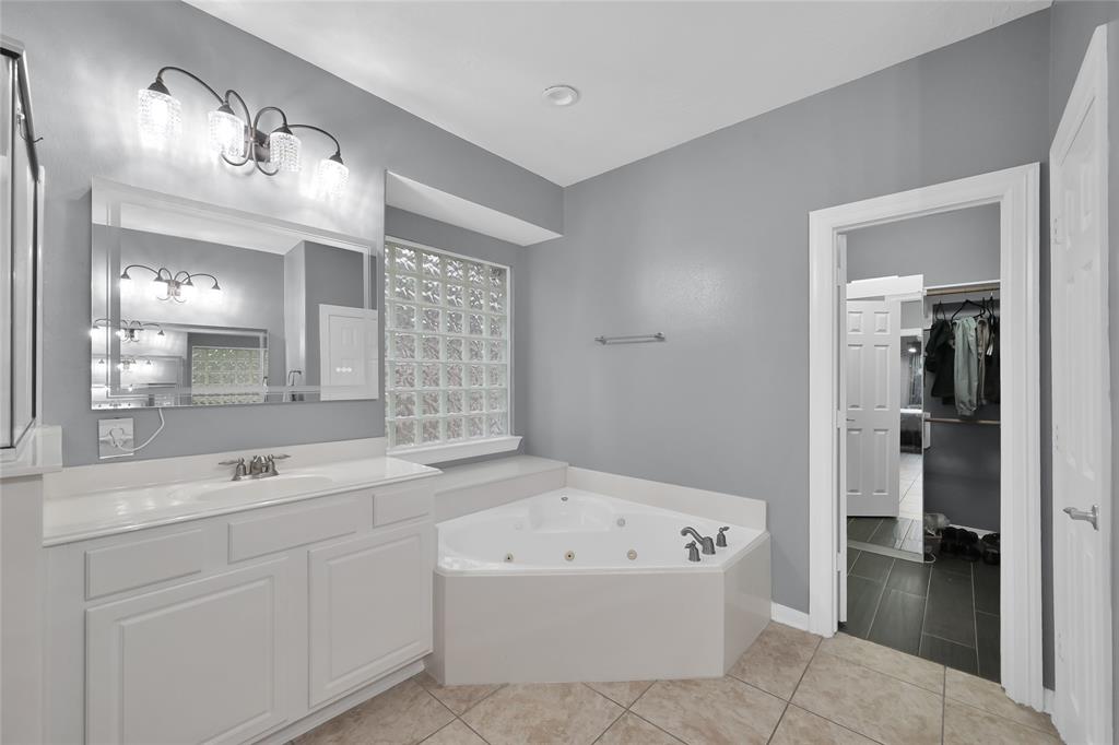 2511 N Yorkchase Lane, Conroe, Texas image 19
