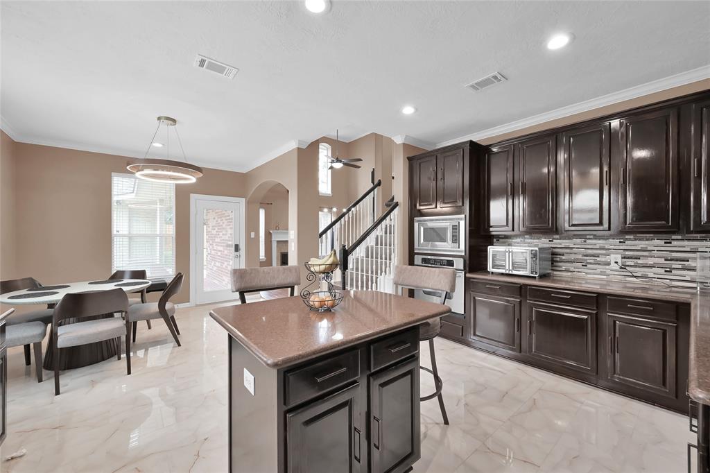 2511 N Yorkchase Lane, Conroe, Texas image 11