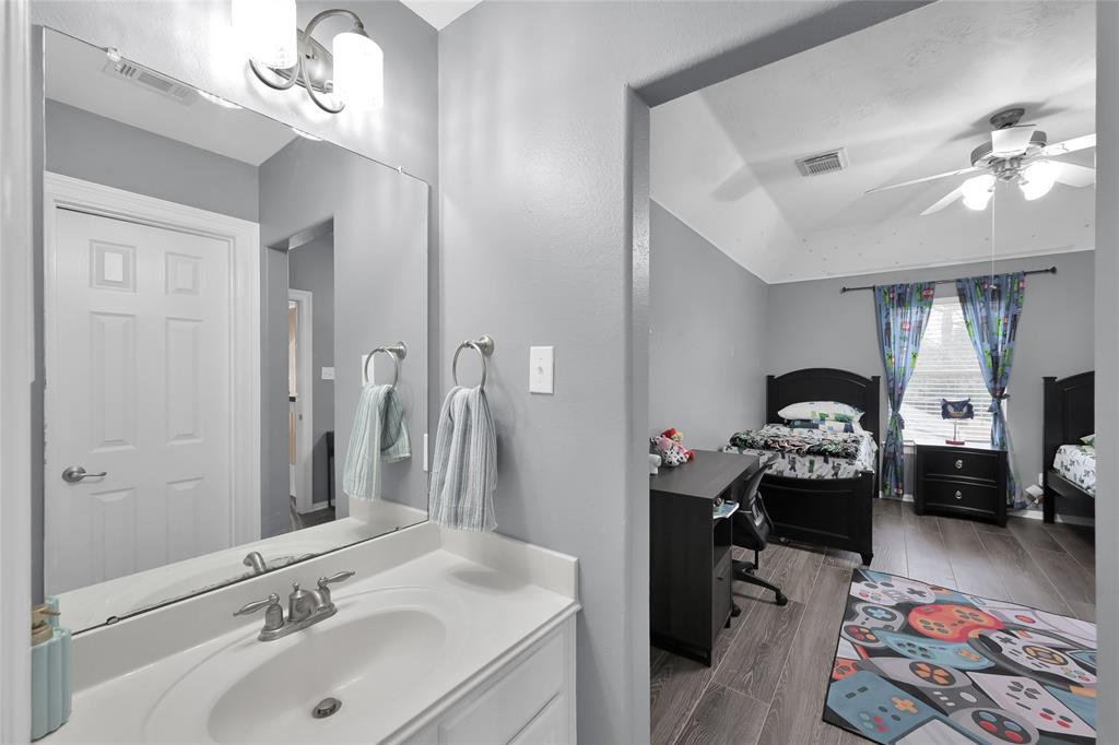2511 N Yorkchase Lane, Conroe, Texas image 29
