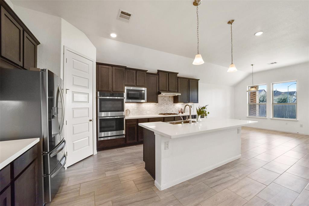2822 Broad Reach Road, Manvel, Texas image 11