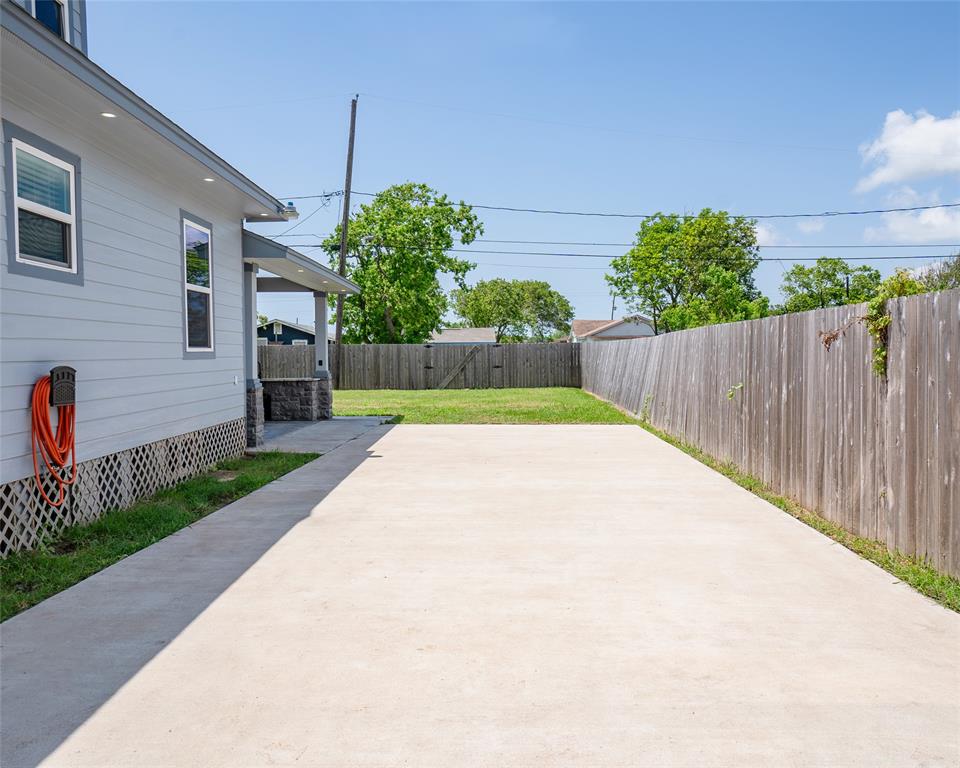 517 S Avenue G, Freeport, Texas image 3