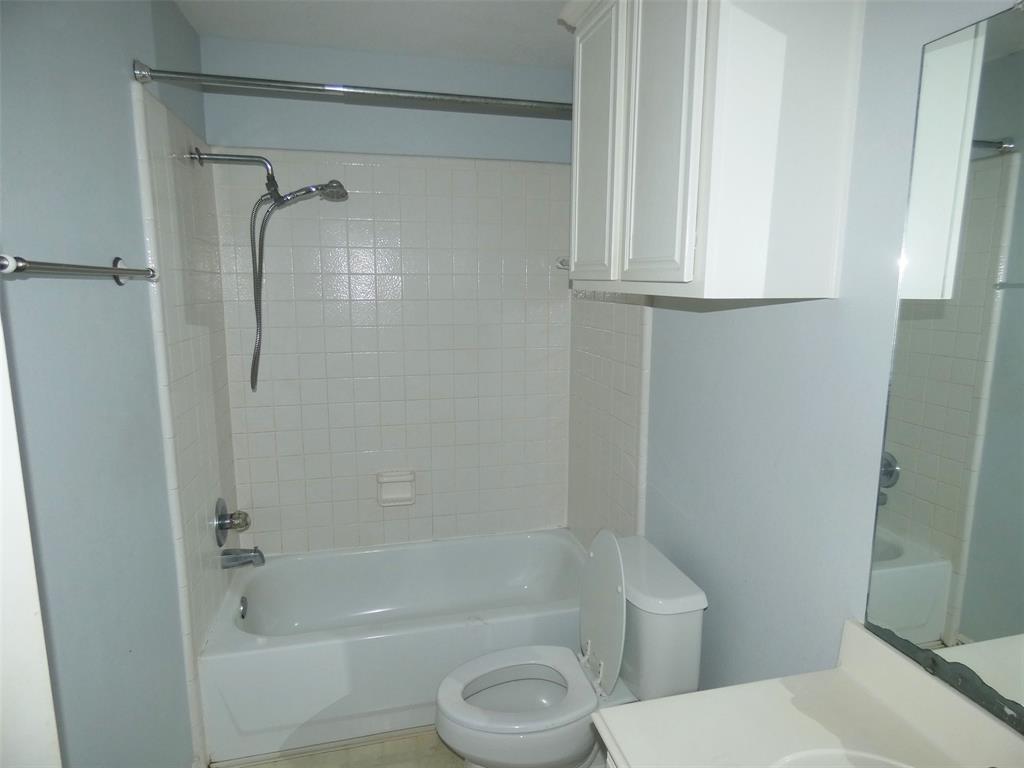 3015 Davey Oaks Street, Pearland, Texas image 17