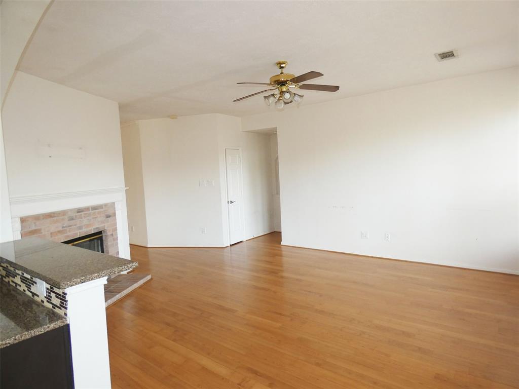 3015 Davey Oaks Street, Pearland, Texas image 6