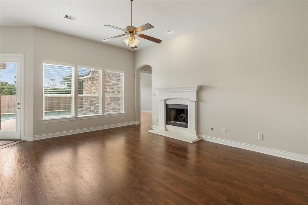 575 Kirkham Lane, League City, Texas image 9