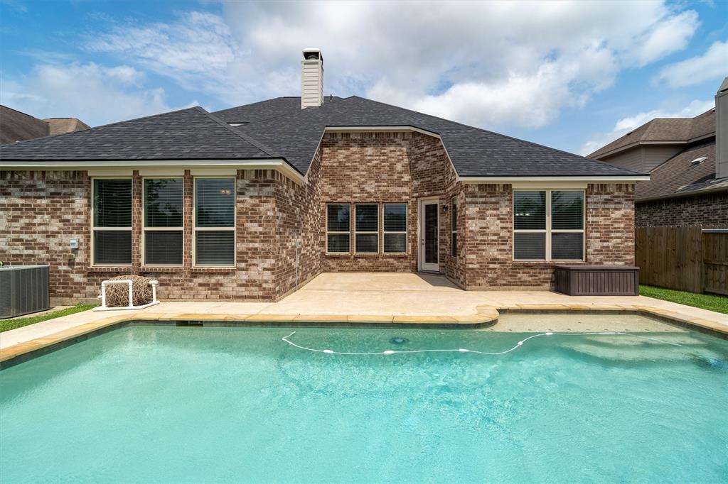 575 Kirkham Lane, League City, Texas image 32