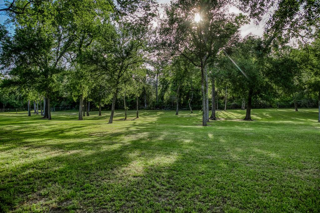 185 Camilla Circle, Bellville, Texas image 37