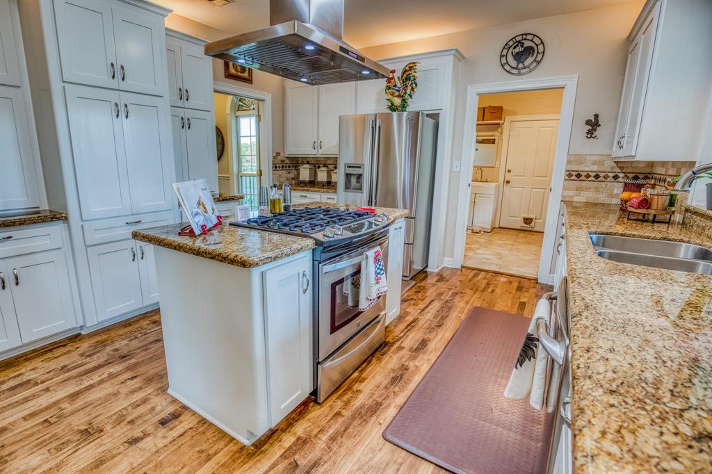 185 Camilla Circle, Bellville, Texas image 12