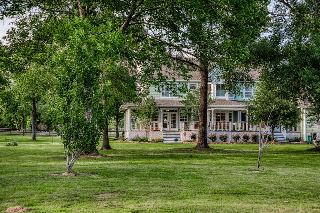 185 Camilla Circle, Bellville, Texas image 5