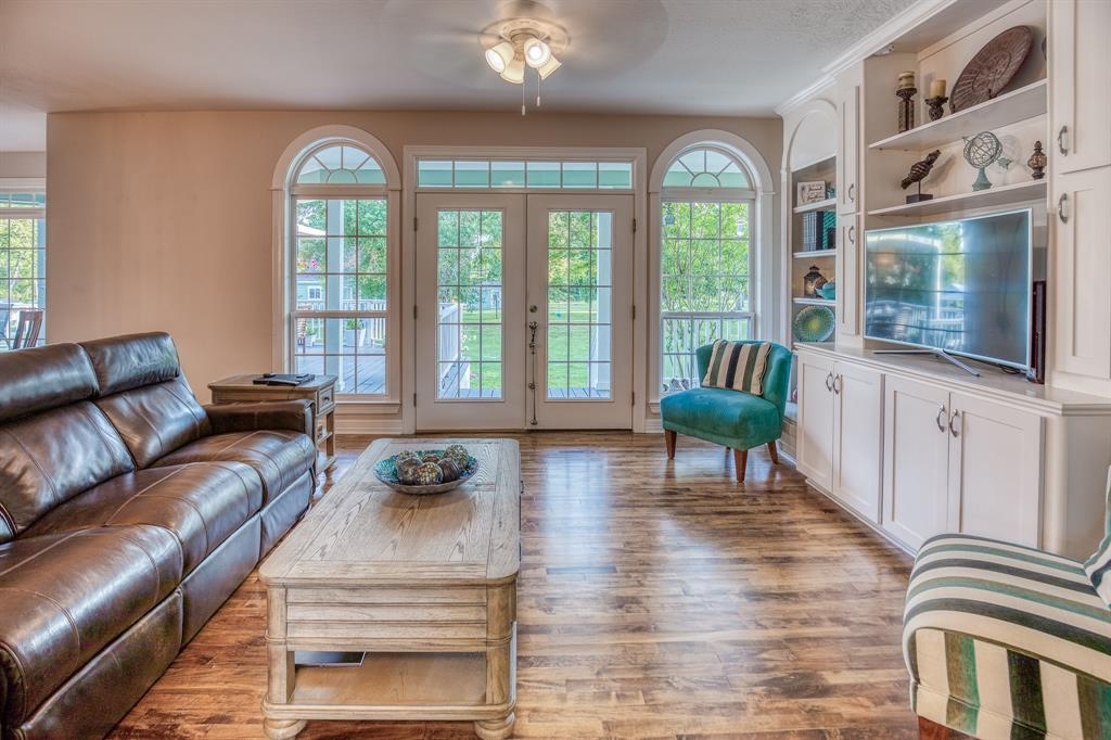 185 Camilla Circle, Bellville, Texas image 10