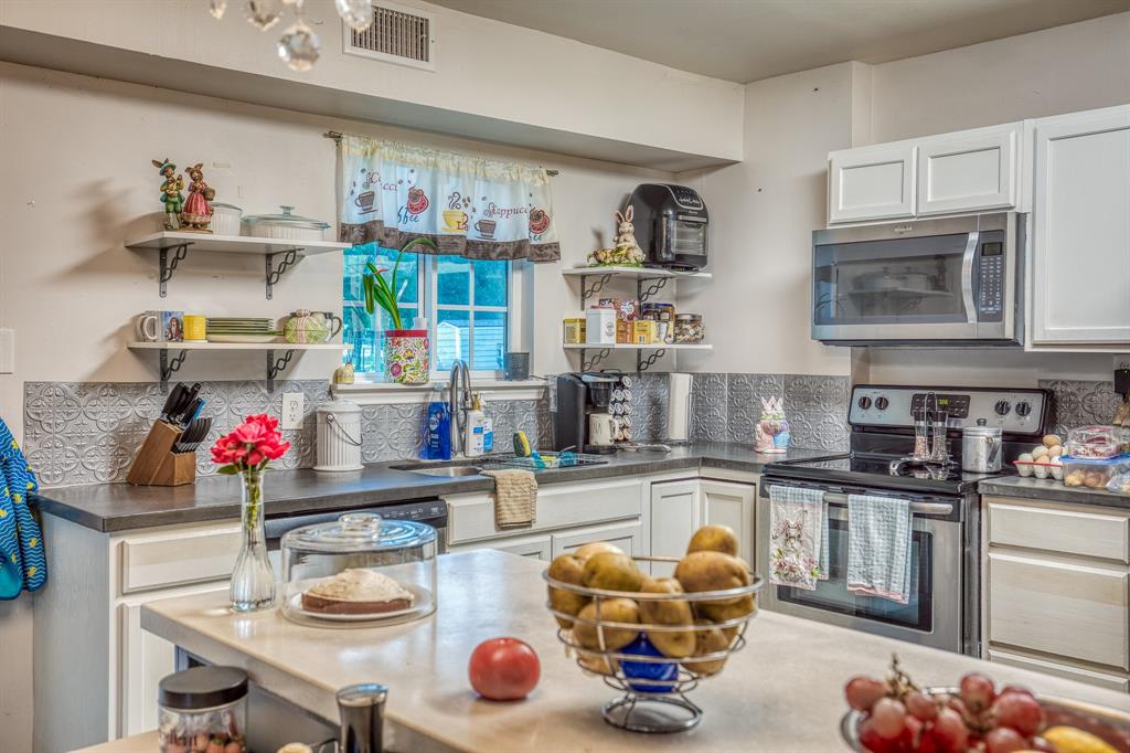 185 Camilla Circle, Bellville, Texas image 35