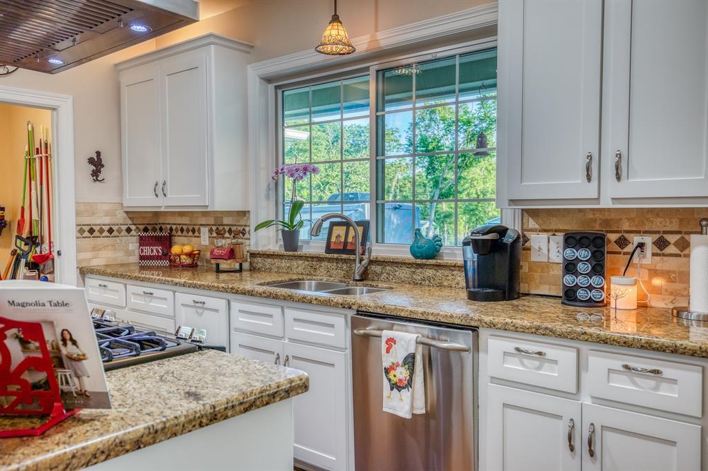 185 Camilla Circle, Bellville, Texas image 13