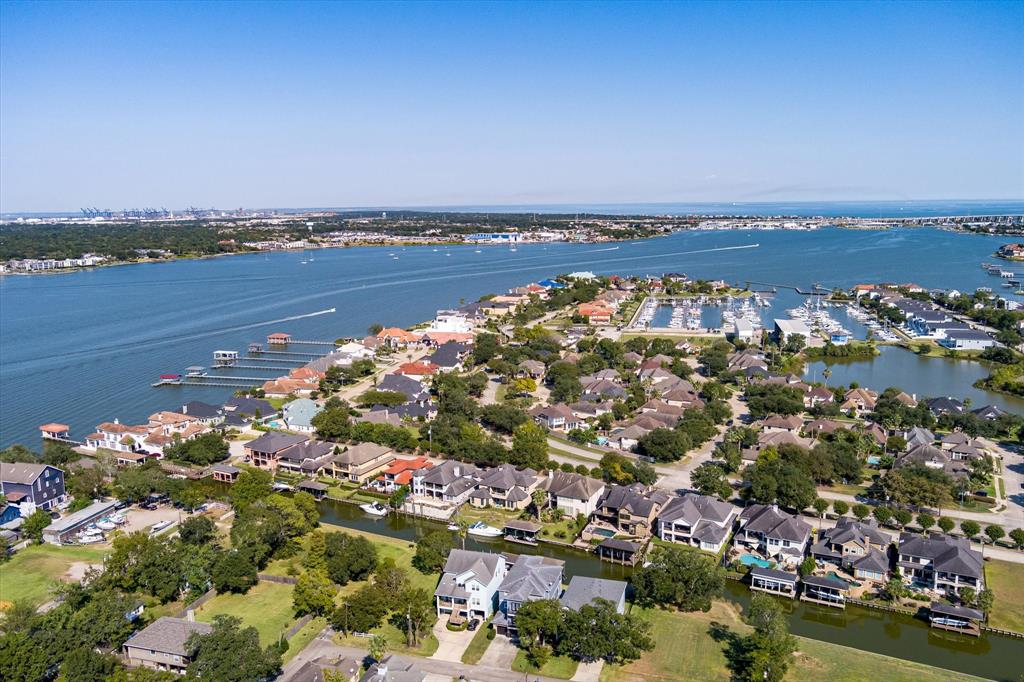 211 Valmar Street, Kemah, Texas image 2