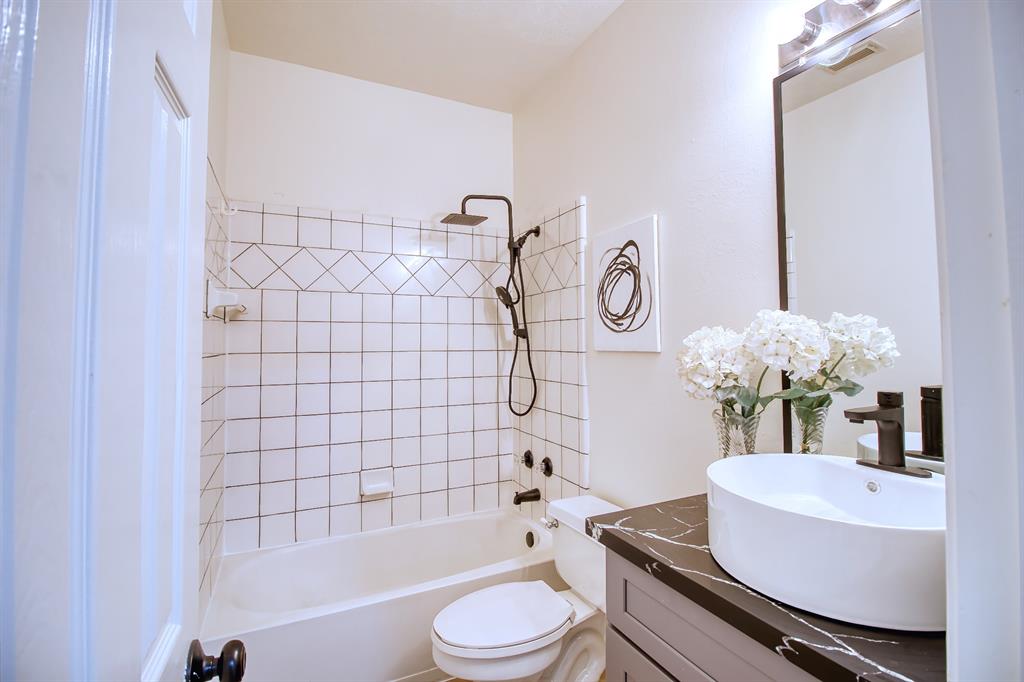218 Windrift Court, Sugar Land, Texas image 36