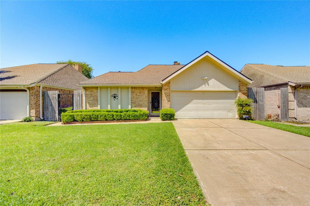 11806 Brook Meadows Lane, Meadows Place, Texas image 1