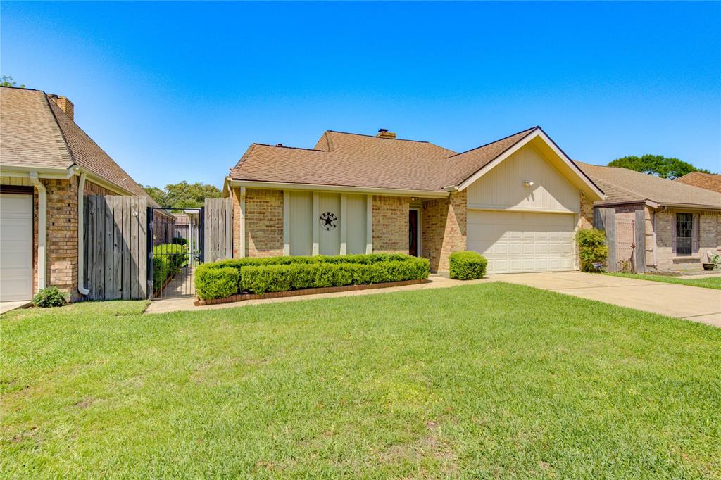 11806 Brook Meadows Lane, Meadows Place, Texas image 2