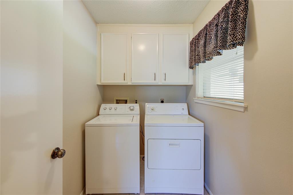 11806 Brook Meadows Lane, Meadows Place, Texas image 25