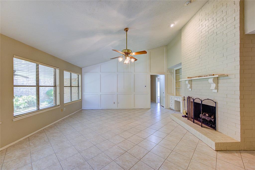11806 Brook Meadows Lane, Meadows Place, Texas image 6
